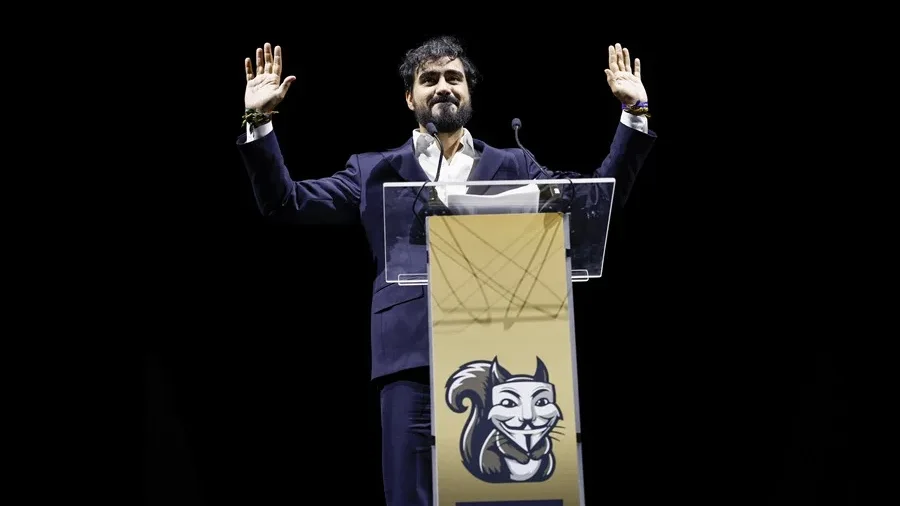 Eurodiputado Alvise Pérez arremete contra anuncio de regularización extraordinaria de migrantes del gobierno español